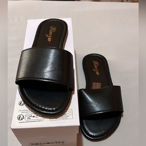 Black sandals size: 7